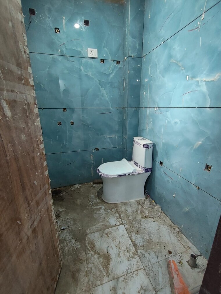 Bathroom, chattarpur 3 Bedroom 1200 Sq.Ft. Builder Floor In Chattarpur Delhi 9366298
