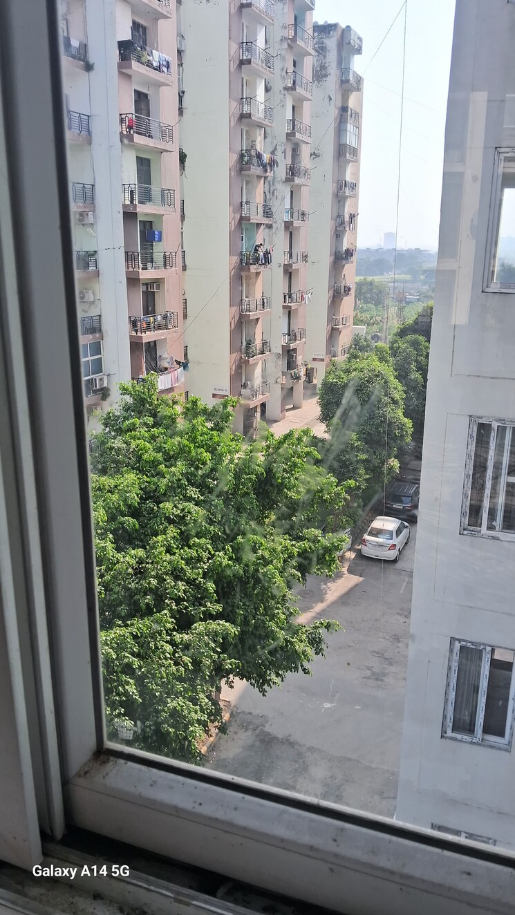 Balcony, vip road 3 Bedroom 1450 Sq.Ft. Apartment In Vip Road Zirakpur 9366449