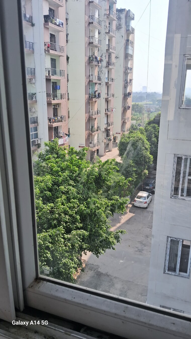 Balcony, vip road 3 Bedroom 1450 Sq.Ft. Apartment In Vip Road Zirakpur 9366449