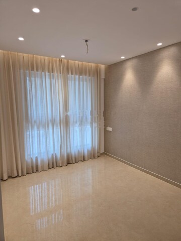 Room in 1 BHK Apartment at Hiranandani Highland, Powai – for Rent