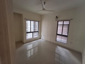 Room in 3 BHK Apartment at DTC Southern Heights, Joka – for Rent