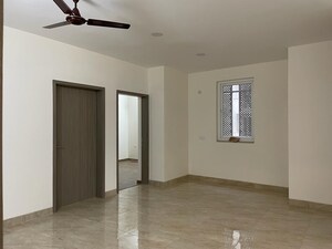 Room in 3 BHK Apartment at DLF The Skycourt, Sector 86 – for Rent