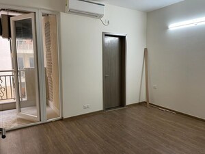 Room in 3 BHK Apartment at DLF The Skycourt, Sector 86 – for Rent