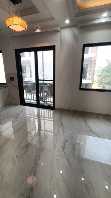 Room in 3 BHK Builder Floor at BPTP District 3, Sector 85 – for Sale