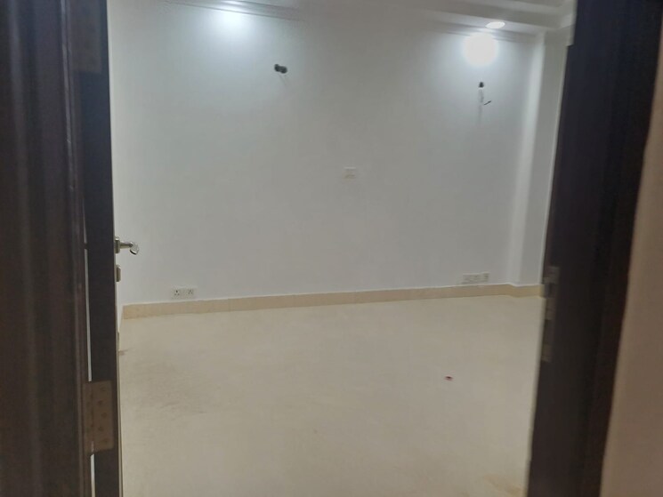 Team Area, green park Commercial Office Space 200 Sq.Yd. In Green Park Delhi 9366599