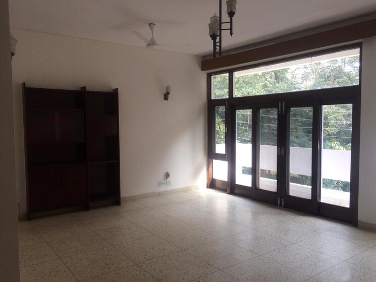 Room, east of kailash 3 Bedroom 1800 Sq.Ft. Builder Floor In East Of Kailash Delhi 9366639