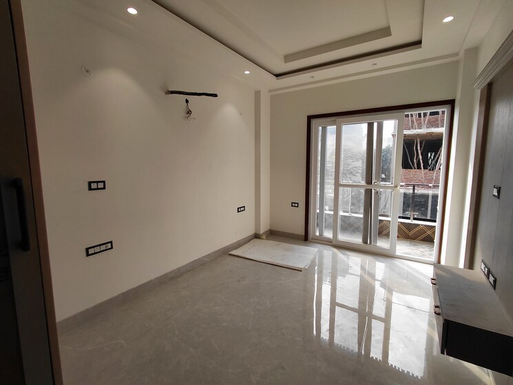 Room, bptp-district-3 3 Bedroom 180 Sq.Yd. Builder Floor In Sector 85 Faridabad 9366707