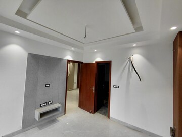 Room in 3 BHK Builder Floor at BPTP District 3, Sector 85 – for Sale