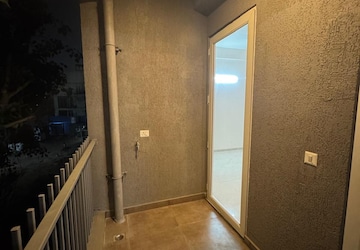 Building Lobby in 3 BHK Apartment at Smart World Orchard, Sector 61 – for Rent