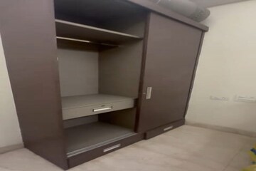 Furnished Amenities in 3 BHK Builder Floor at Rajinder Nagar – for Rent