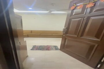 Furnished Amenities in 3 BHK Builder Floor at Rajinder Nagar – for Rent