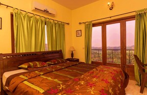 Bedroom in 4 BHK Apartment at Dona Paula – for Rent