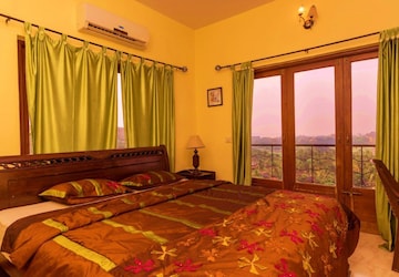 Bedroom in 4 BHK Apartment at Dona Paula – for Rent