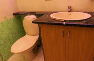 Bathroom in 4 BHK Apartment at Dona Paula – for Rent