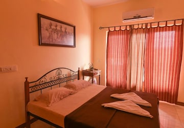 Bedroom in 4 BHK Apartment at Dona Paula – for Rent