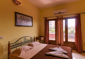 Bedroom in 4 BHK Apartment at Dona Paula – for Rent