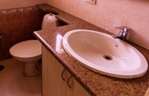 Bathroom in 4 BHK Apartment at Dona Paula – for Rent