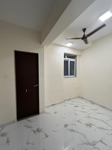 Room in 2.5 BHK Apartment at Dotom Isle, Malad West – for Sale