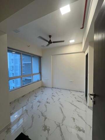 Room in 2.5 BHK Apartment at Dotom Isle, Malad West – for Sale