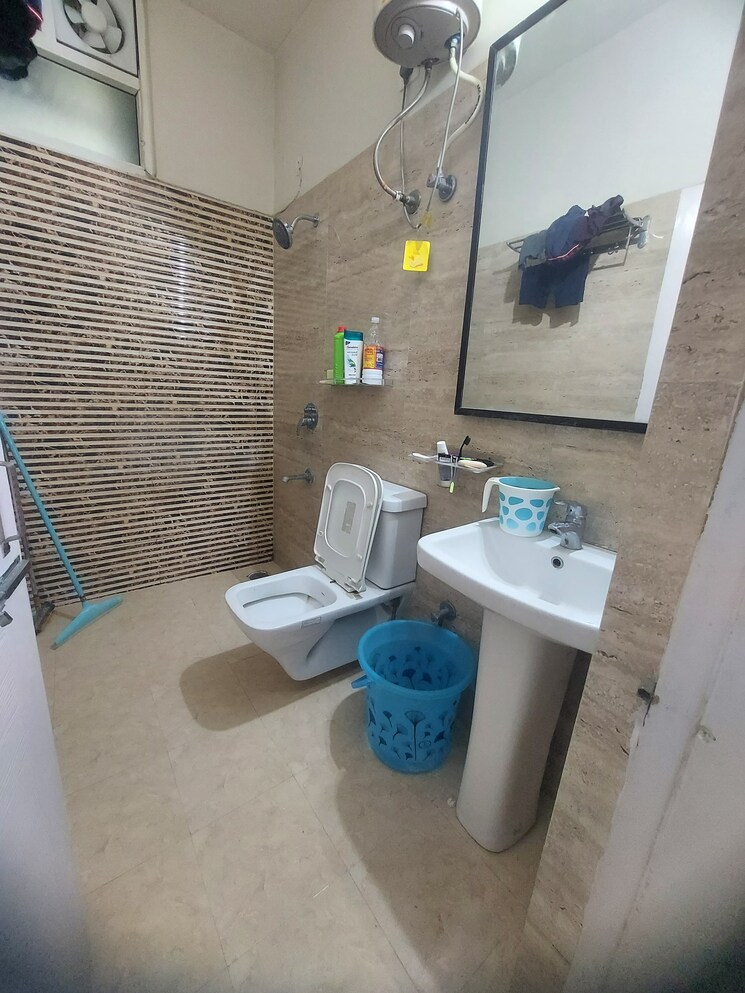 Bathroom, essentia-homes 3 Bedroom 1800 Sq.Ft. Apartment In Vip Road Zirakpur 9366772