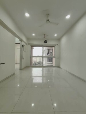 2 BHK Apartment For Rent in Metro Nakshatra, Chembur