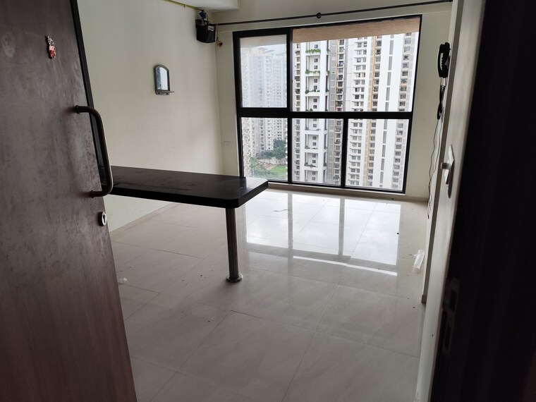 Room, lodha-crown-quality-homes 1 Bedroom 317 Sq.Ft. Apartment In Majiwada Thane 9366807