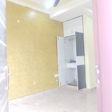 Room in 2 BHK Builder Floor at Saket – for Rent