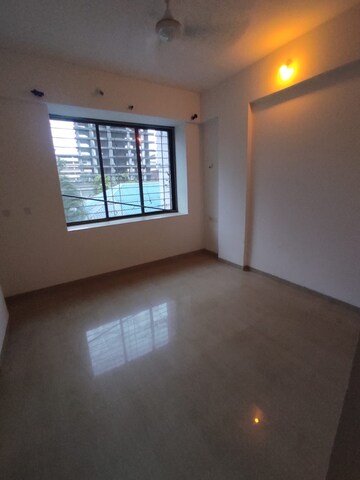 Room in 2 BHK Apartment at Vijay Vilas Taurus Building 11 To 15, Ghodbunder Road – for Rent