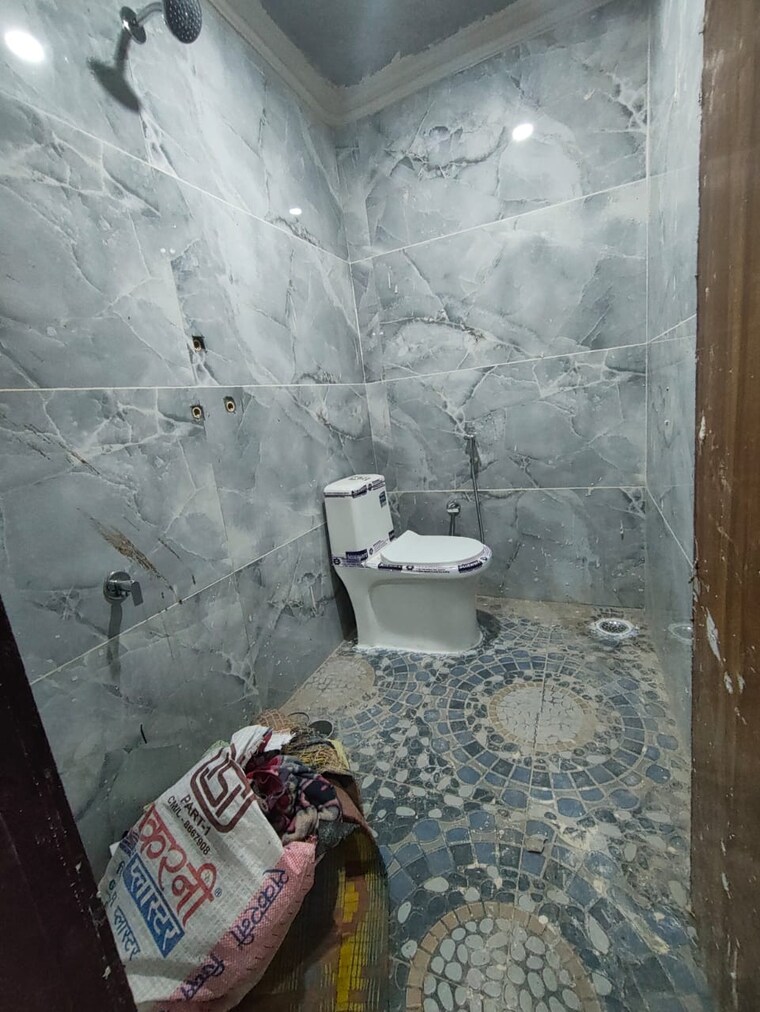 Bathroom, chattarpur 3 Bedroom 1200 Sq.Ft. Builder Floor In Chattarpur Delhi 9367105