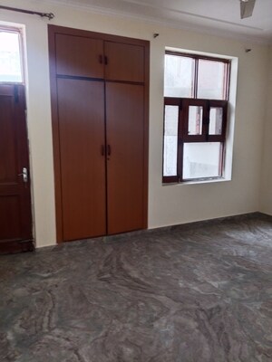 Room in 3 BHK Villa at RWA Apartments Sector 26, Sector 26 – for Rent