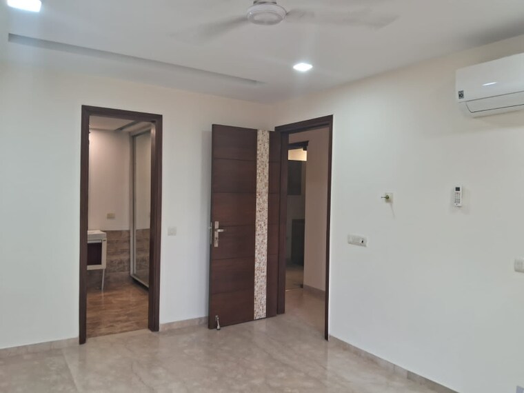 Master Bedroom, chittaranjan park 3 Bedroom 3000 Sq.Ft. Builder Floor In Chittaranjan Park Delhi 9367290