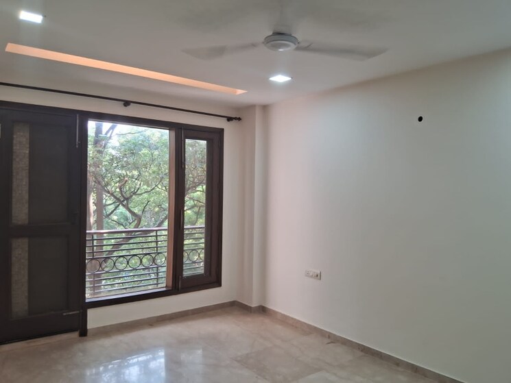 Master Bedroom, chittaranjan park 3 Bedroom 3000 Sq.Ft. Builder Floor In Chittaranjan Park Delhi 9367290