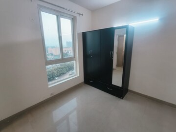 Room in 3 BHK Apartment at Emaar Emerald Estate, Sector 65 – for Rent