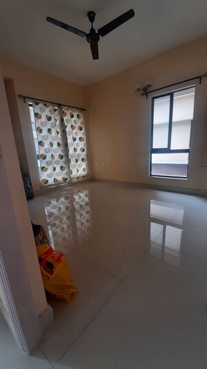 Room in 3 BHK Apartment at DTC Southern Heights, Joka – for Rent