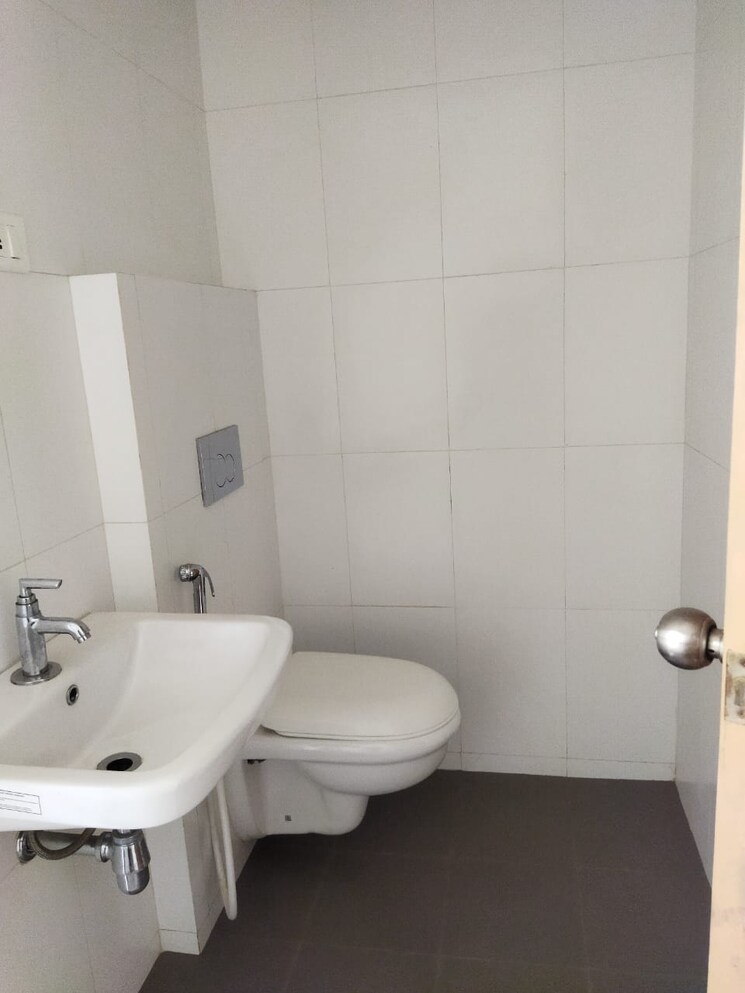 Bathroom, raunak-unnathi-greens 1 Bedroom 550 Sq.Ft. Apartment In Kasarvadavali Thane 9367308