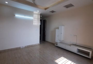 Room in 3.5 BHK Builder Floor at RWA Apartments Sector 41, Sector 41 – for Sale