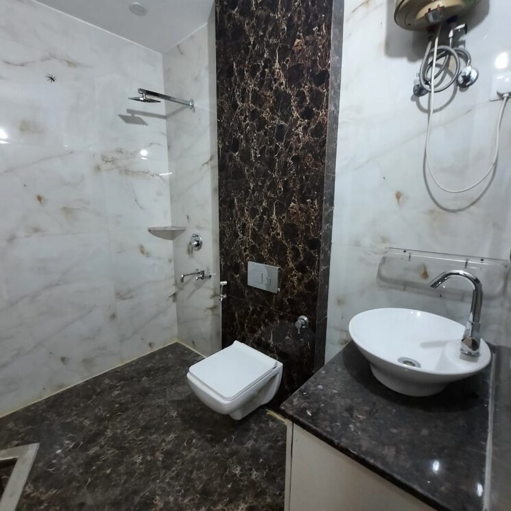 Bathroom, rwa-apartments-sector-41 3.5 Bedroom 204 Sq.Yd. Builder Floor In Sector 41 Noida 9367336