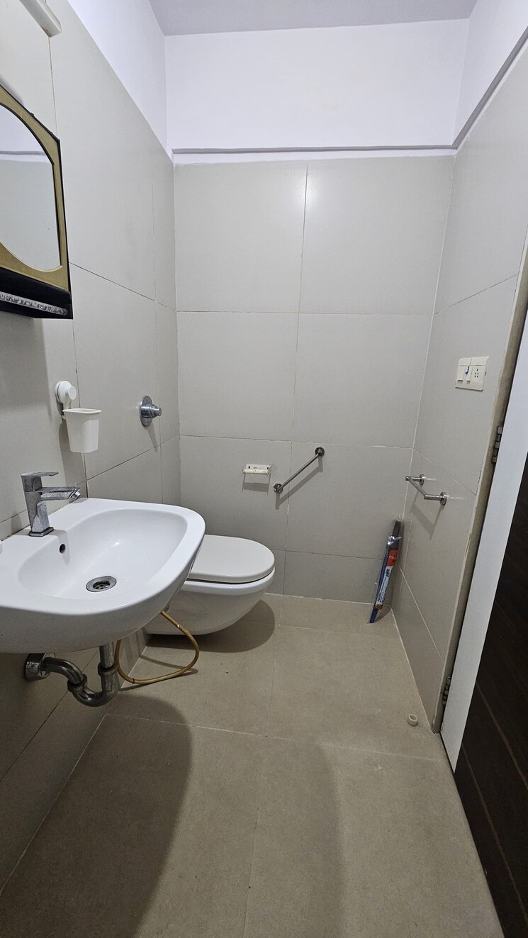Bathroom, gurukrupa-marina-enclave 1 Bedroom 430 Sq.Ft. Apartment In Malad West Mumbai 9367304