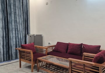 Living Room in 1 BHK Apartment at DLF City Gurgaon, Sector 27 – for Rent