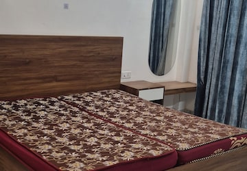 Bedroom in 1 BHK Apartment at DLF City Gurgaon, Sector 27 – for Rent