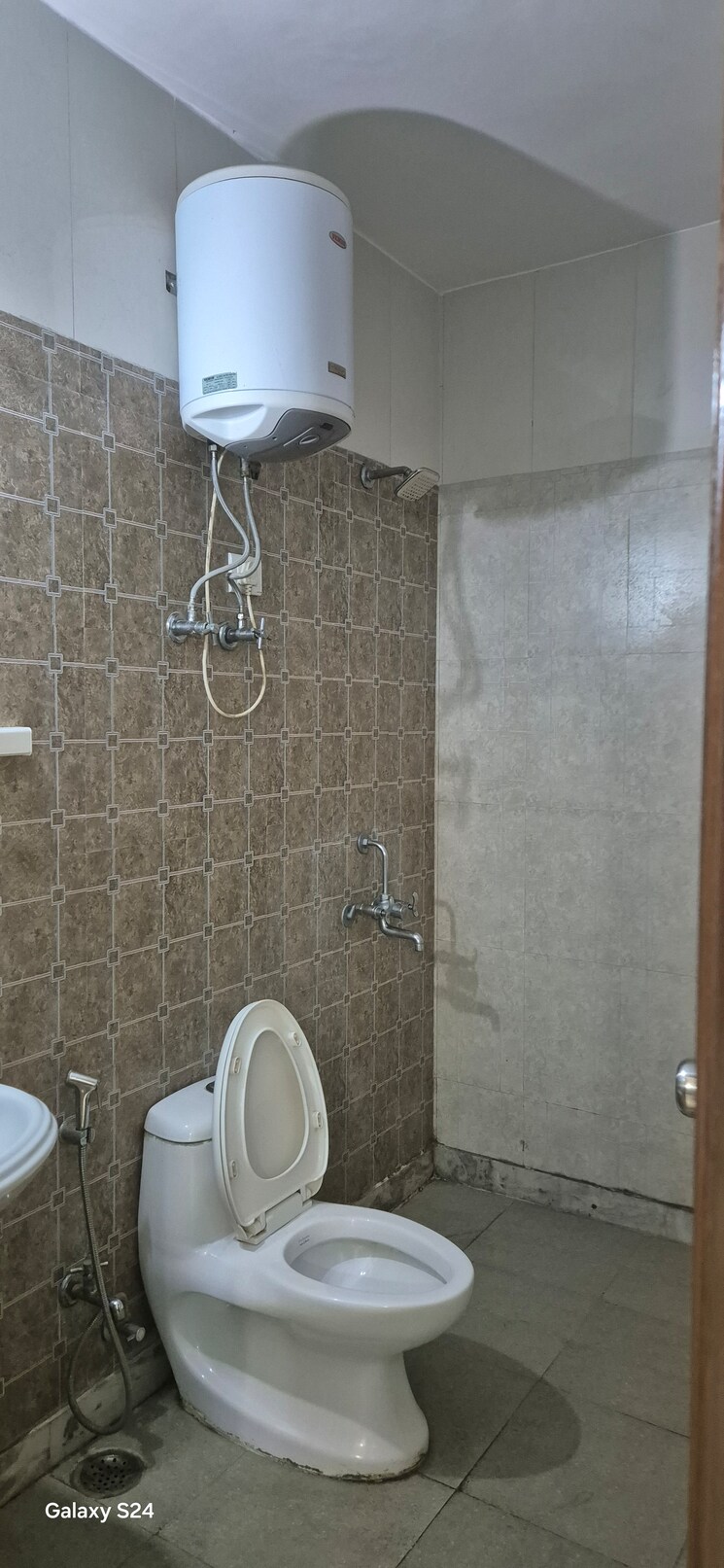 Bathroom, dlf-city-gurgaon 1 Bedroom 540 Sq.Ft. Apartment In Sector 27 Gurgaon 9367135