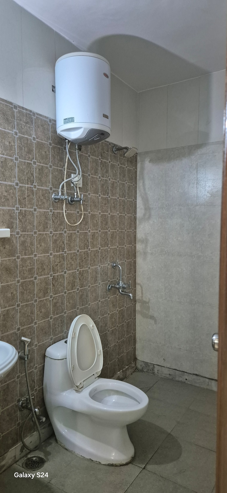 Bathroom, dlf-city-gurgaon 1 Bedroom 540 Sq.Ft. Apartment In Sector 27 Gurgaon 9367135