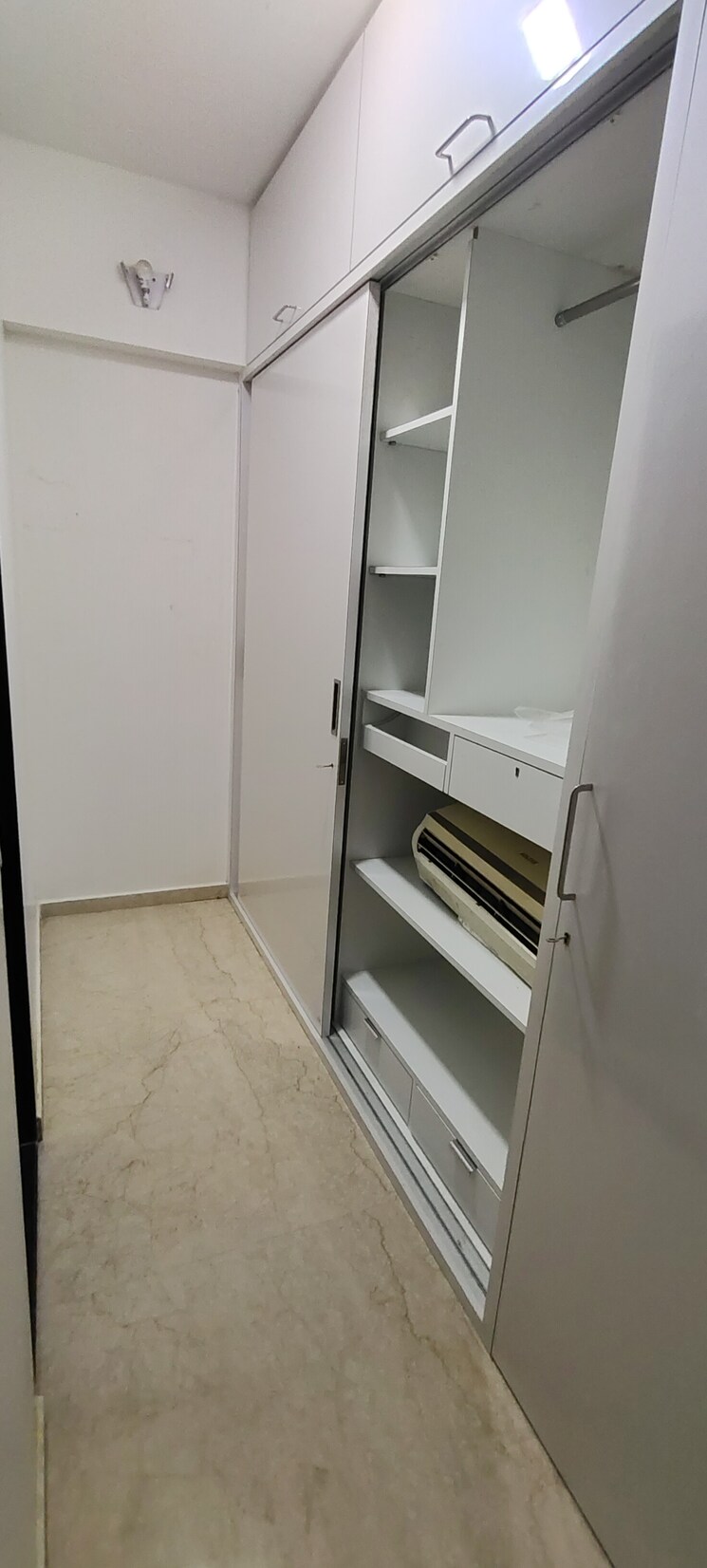 Cupboard, l-t-emerald-isle 3 Bedroom 1470 Sq.Ft. Apartment In Powai Mumbai 9367524