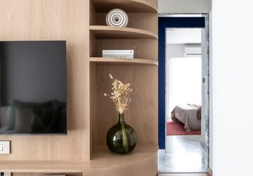 Furnished Amenities in 2.5 BHK Apartment at Prescon Midtown Bay, Mahim West – for Sale