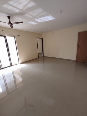 Room in 2 BHK Apartment at Paradigm Zenith Pushpanjali Residency Phase III, Ghodbunder Road – for Rent