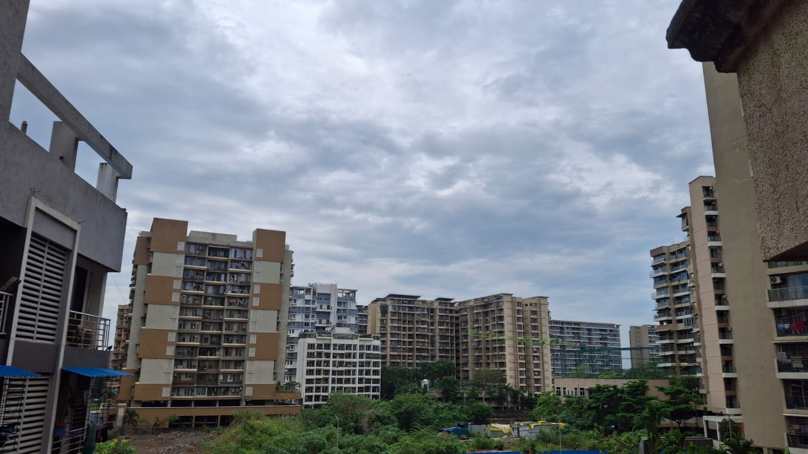 1 BHK + Servant Room Apartment For Rent in Lakhani Oasis