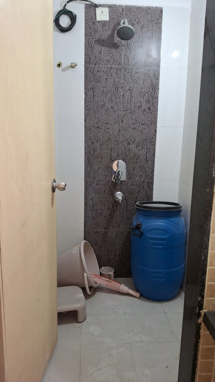 Bathroom, lakhani-oasis 1 Bedroom 705 Sq.Ft. Apartment In Ulwe Navi Mumbai 9367664