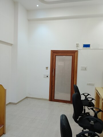 Room in  Office Space at Mulund West – for Rent