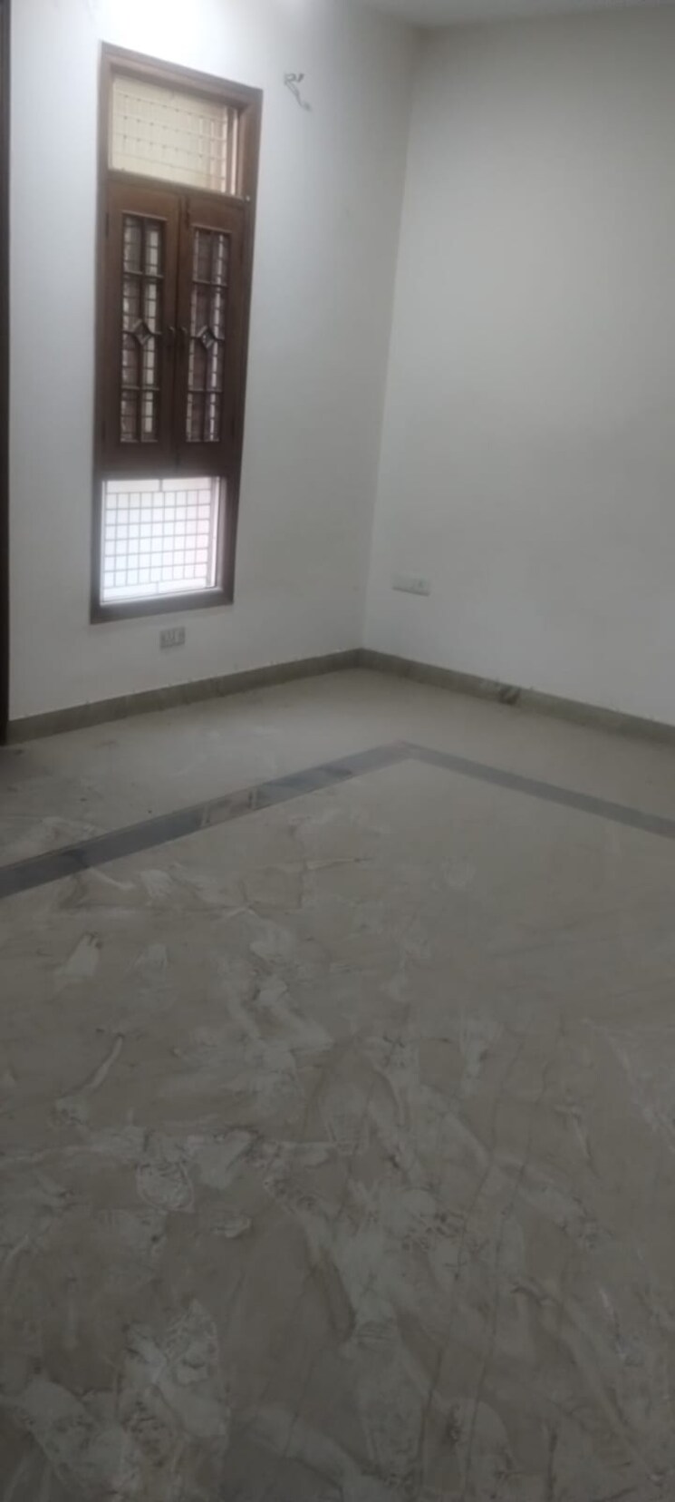 Room, nirman vihar 3 Bedroom 180 Sq.Yd. Builder Floor In Nirman Vihar Delhi 9367790