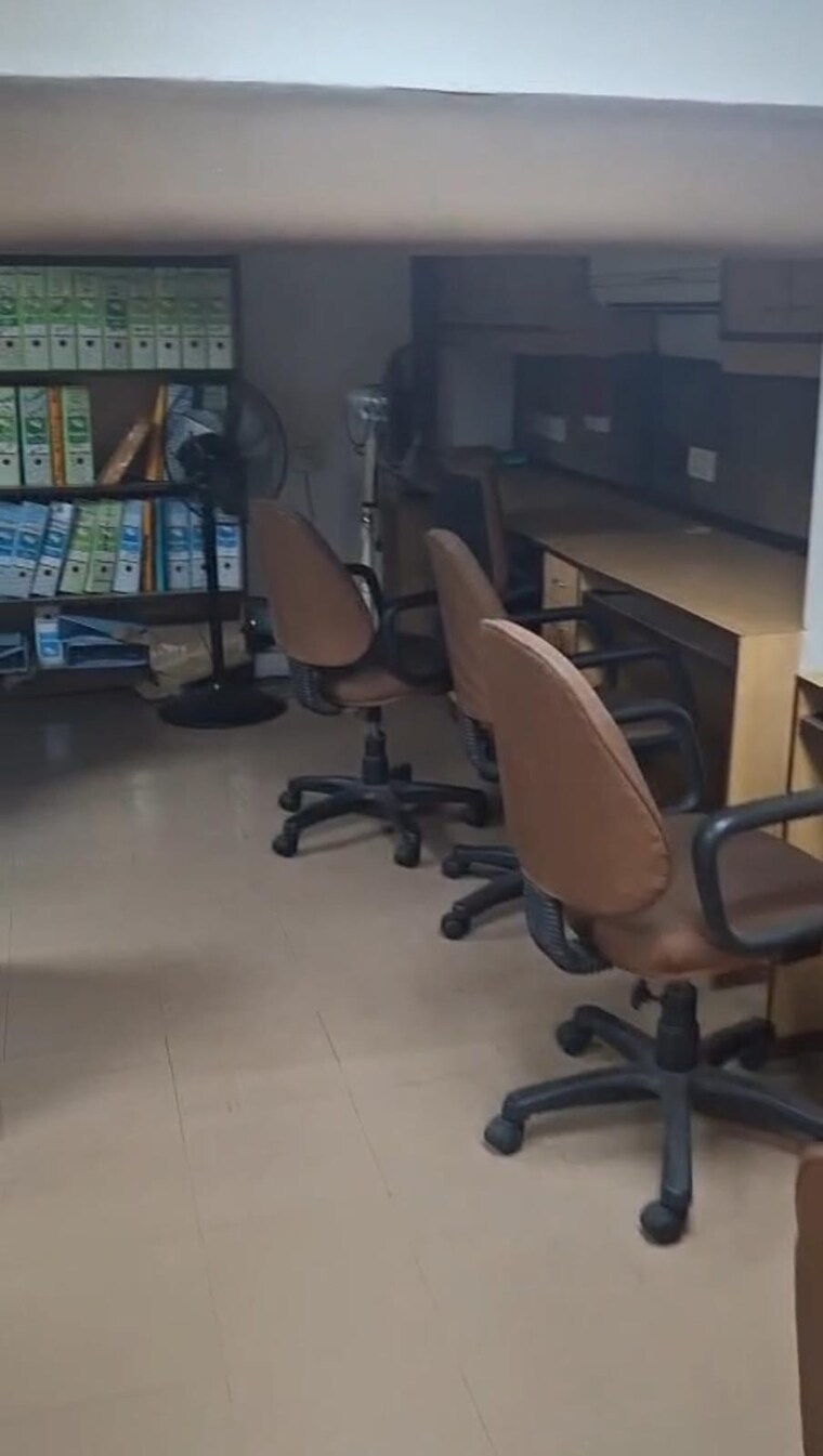 Gym, bbd bagh Commercial Office Space 3300 Sq.Ft. In Bbd Bagh Kolkata 9367704